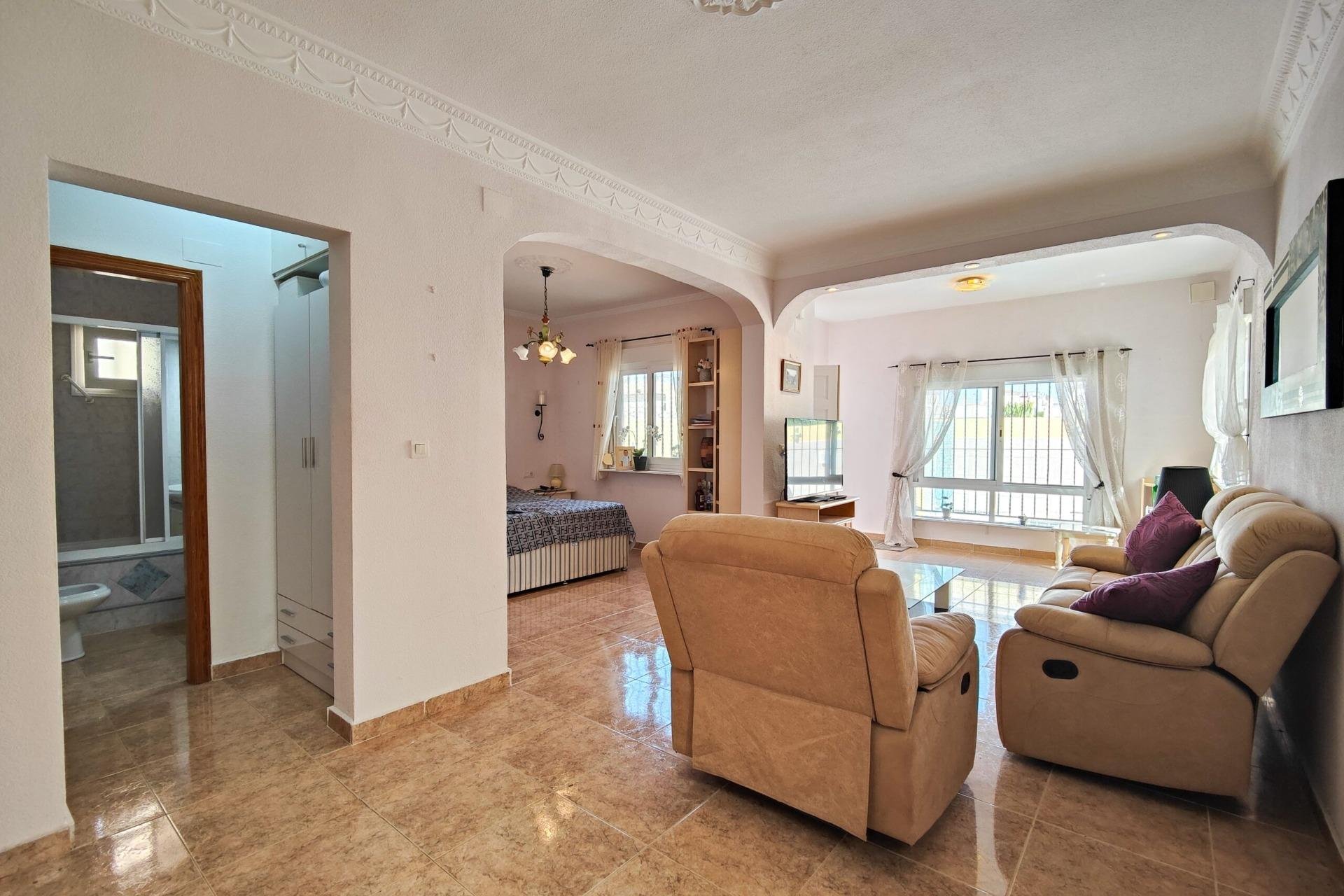 Resale - Villa -
Torrevieja - Los Frutales