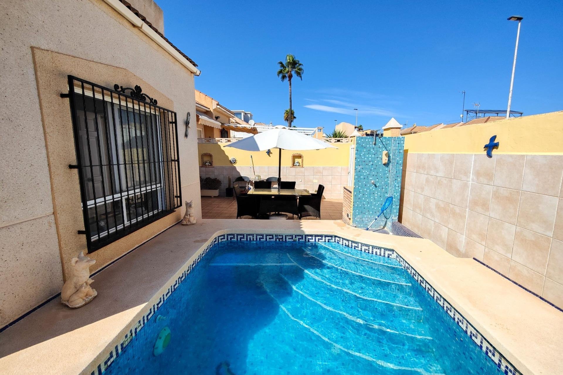 Resale - Villa -
Torrevieja - Los Frutales