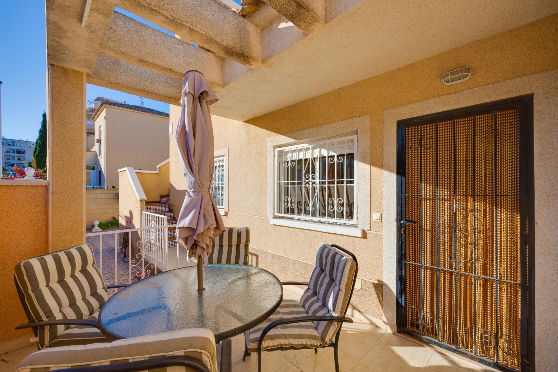 Resale - Villa -
Torrevieja - Pueblo - Centro