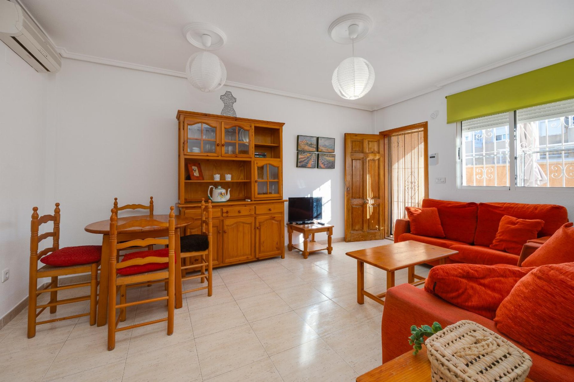 Resale - Villa -
Torrevieja - Pueblo - Centro