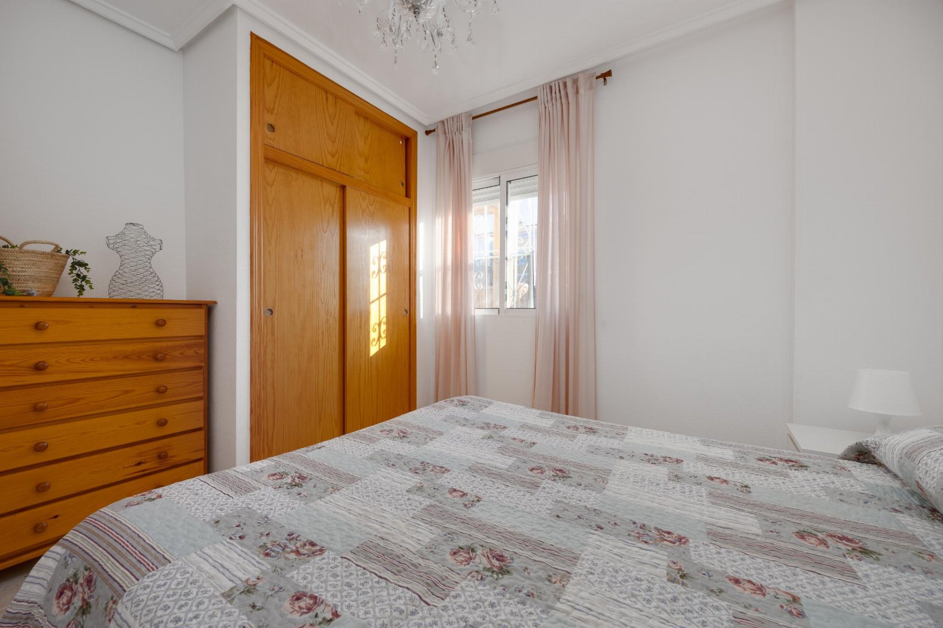 Resale - Villa -
Torrevieja - Pueblo - Centro