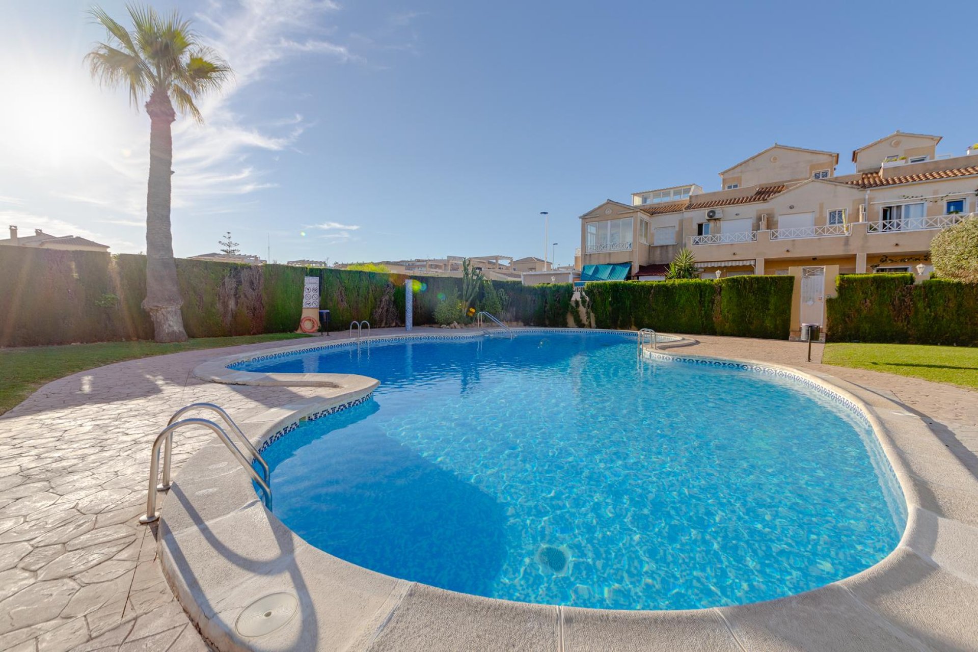 Resale - Villa -
Torrevieja - Pueblo - Centro