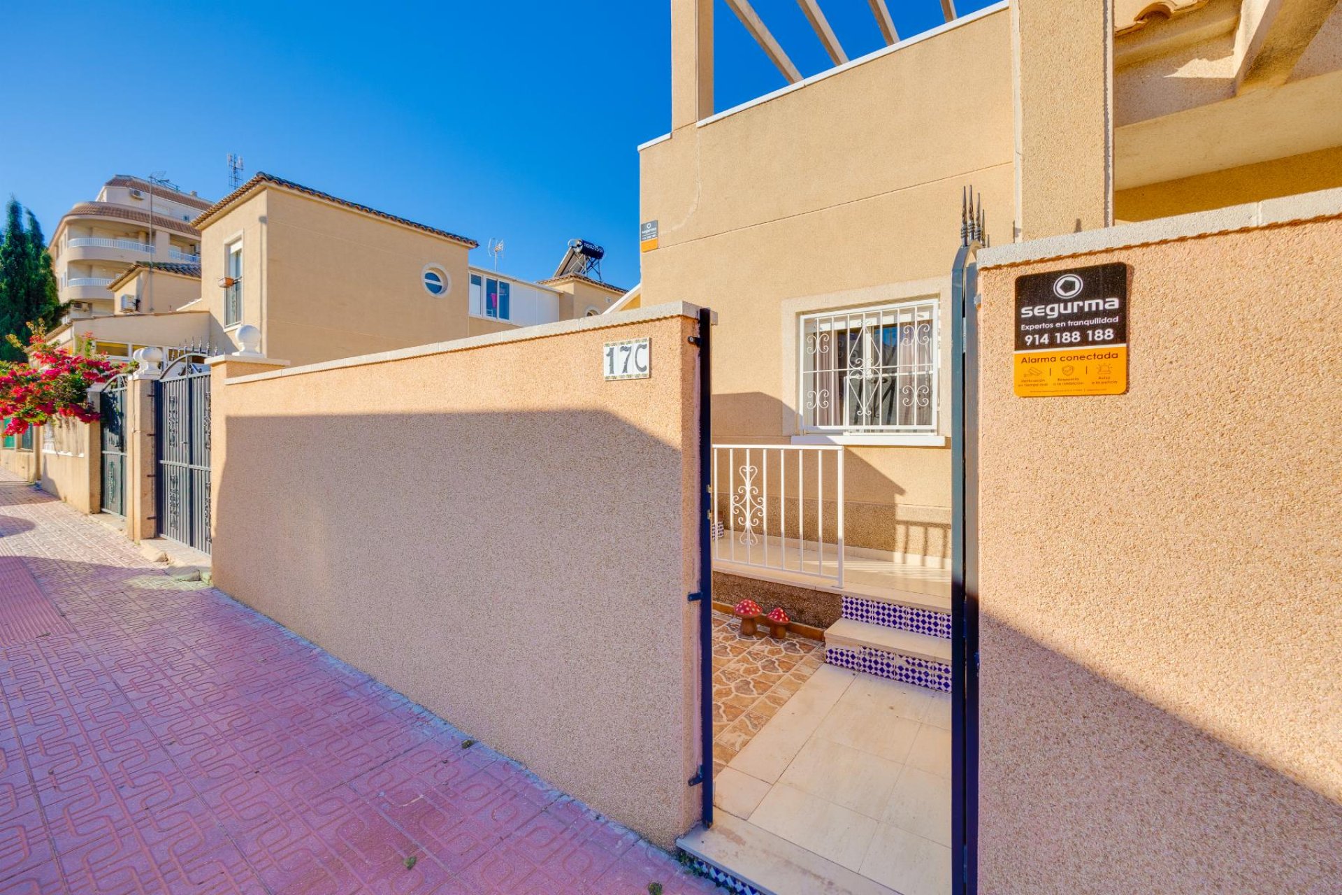 Resale - Villa -
Torrevieja - Pueblo - Centro