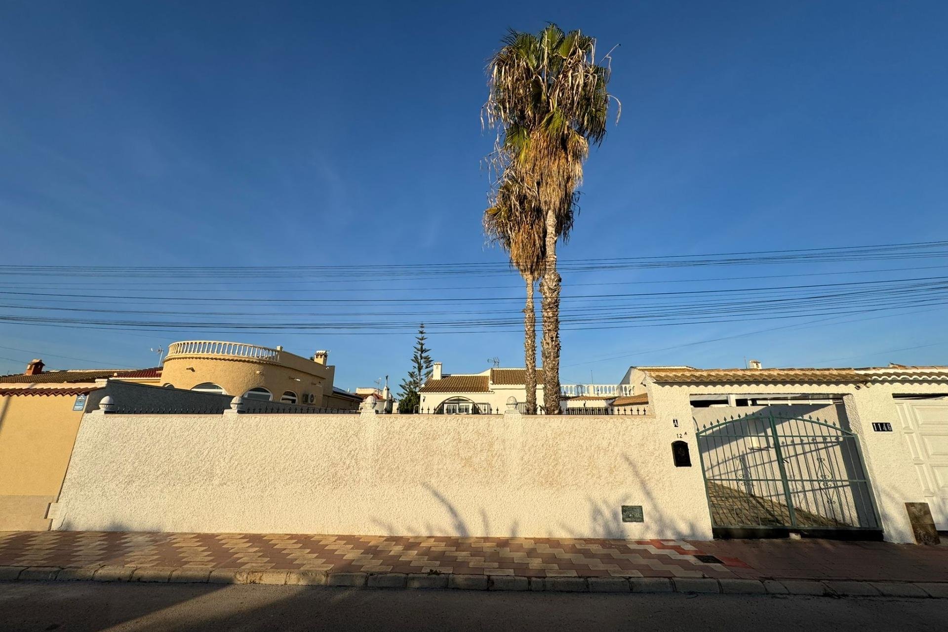 Resale - Villa -
Torrevieja - San Luis - Chaparal