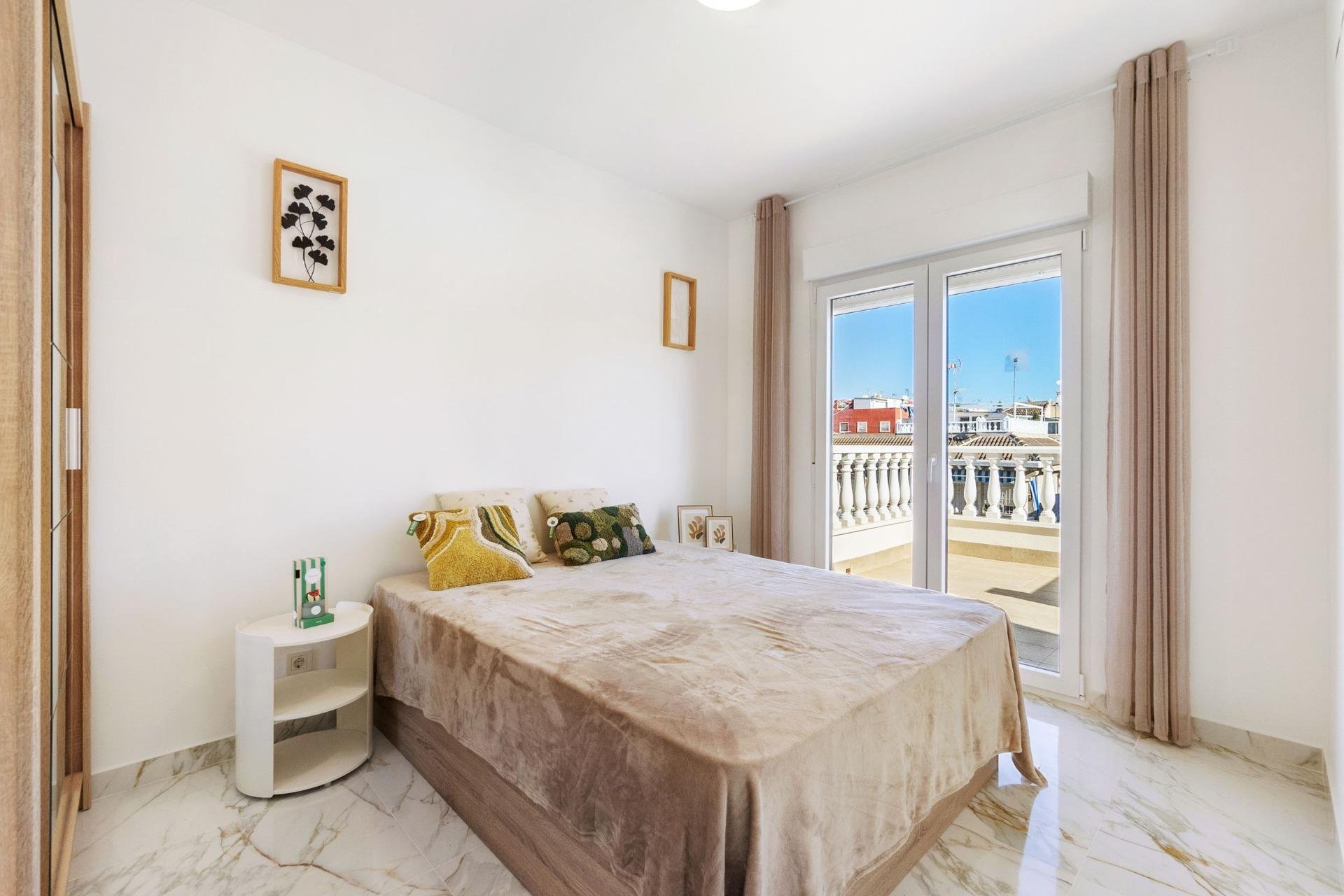 Resale - Villa -
Torrevieja - San Luis - Chaparal