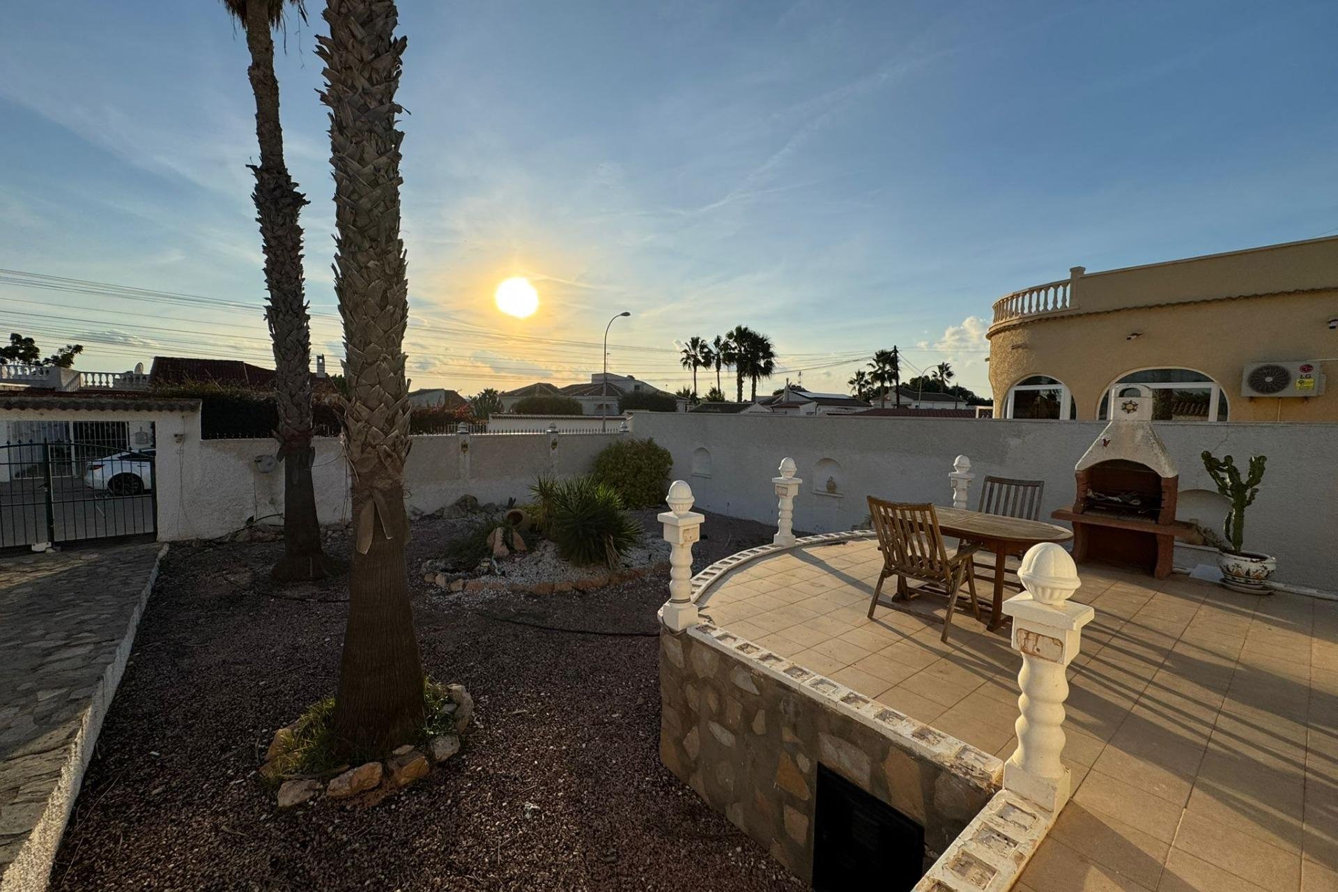 Resale - Villa -
Torrevieja - San Luis - Chaparal