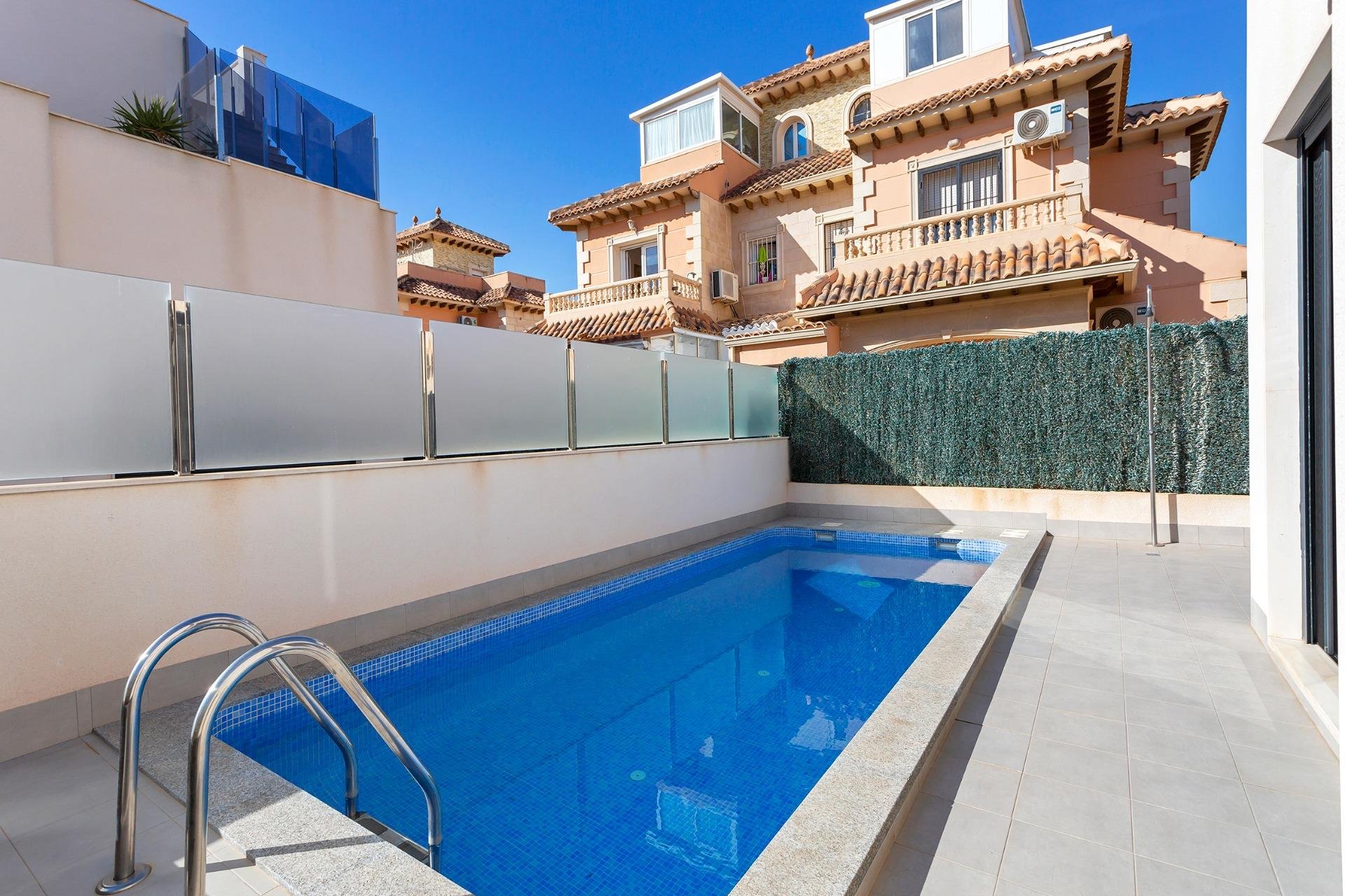 Resale - Villa -
Torrevieja - Sector 25