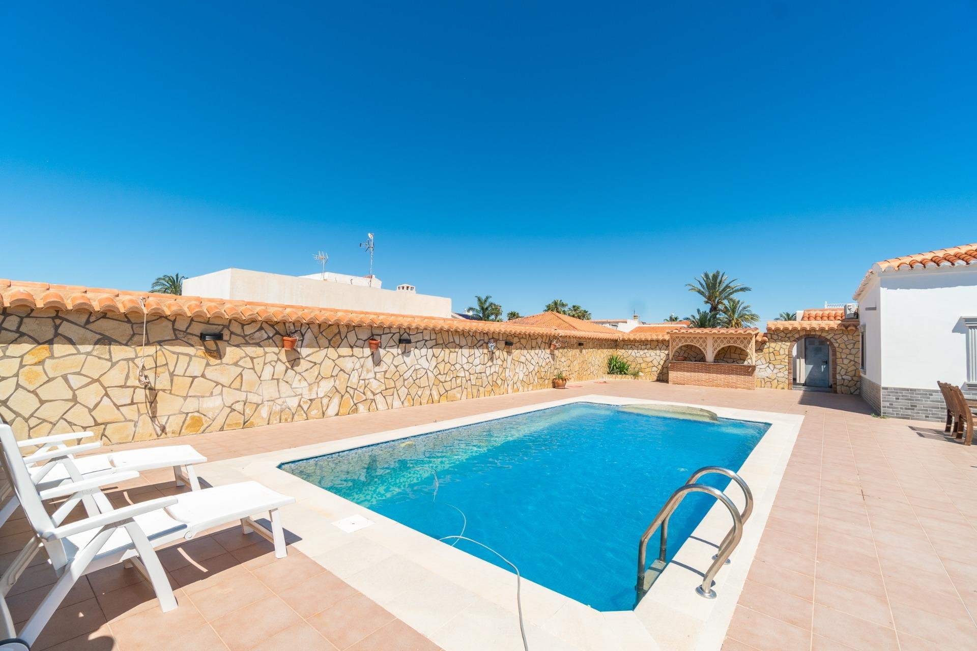 Resale - Villa -
Torrevieja - Torreta florida