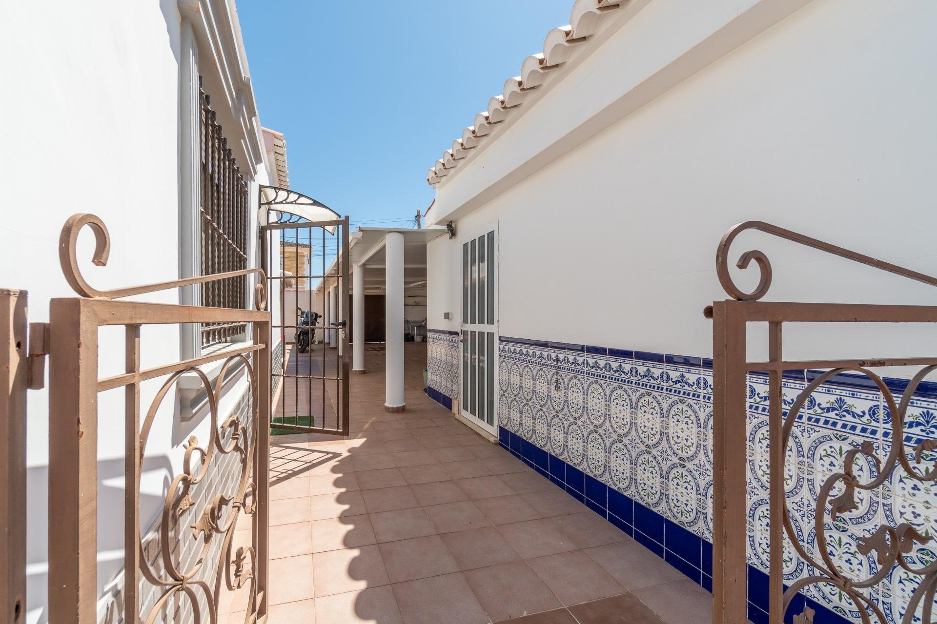 Resale - Villa -
Torrevieja - Torreta florida