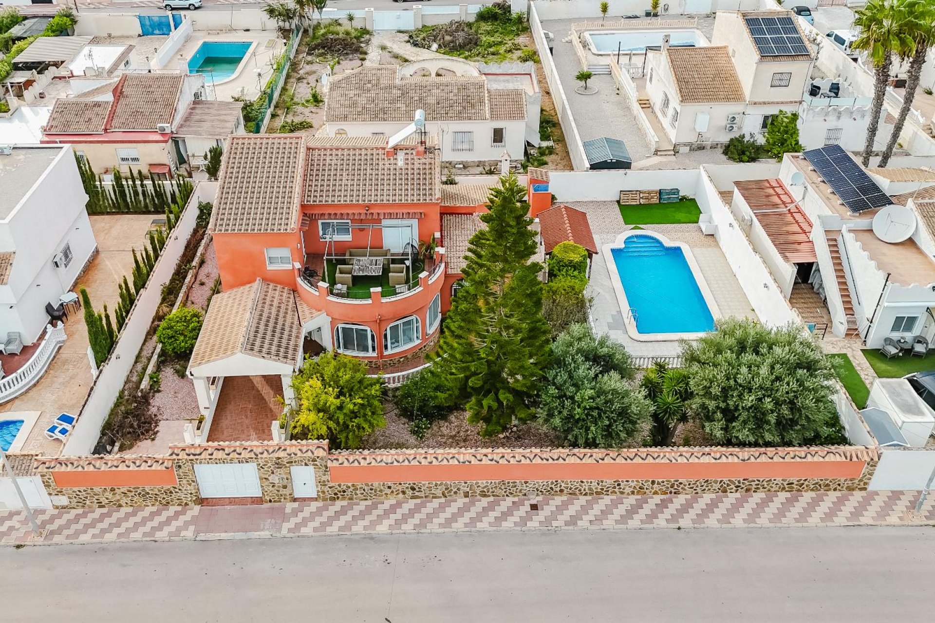 Resale - Villa -
Torrevieja - Torretas  - La Siesta - El Limonar