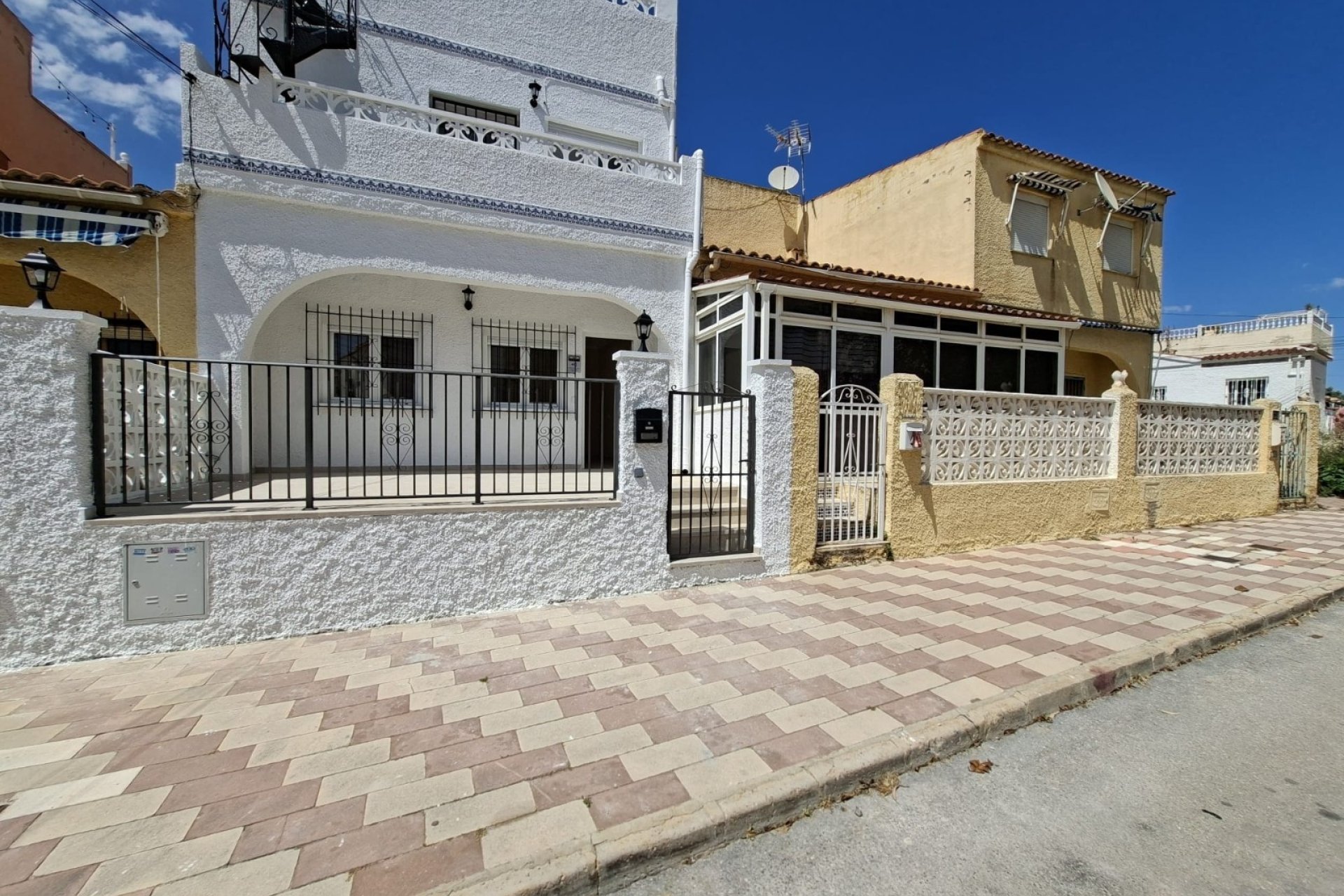 Reventa - Adosado -
La Marina - La Marina - Urbanization