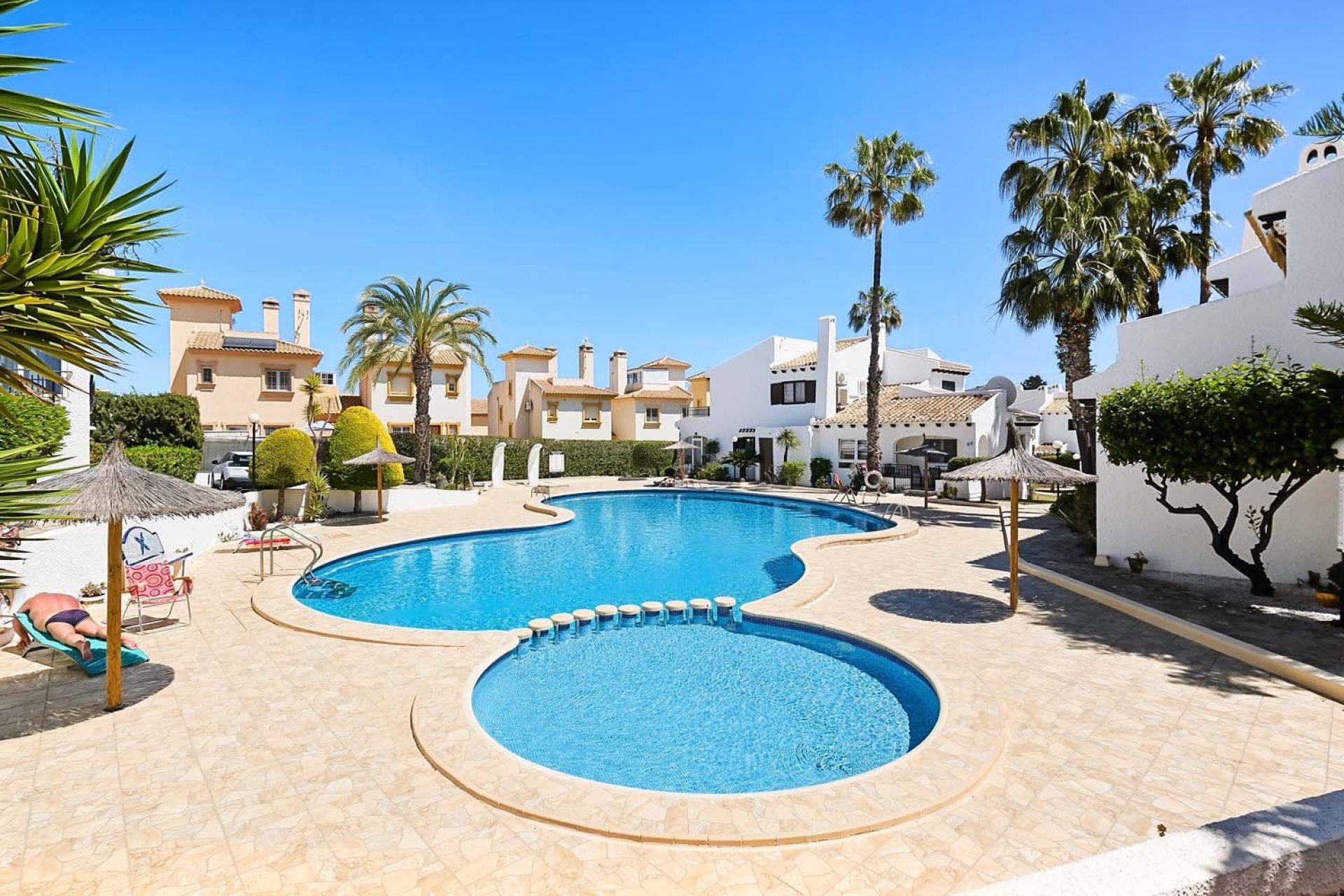 Reventa - Adosado -
Orihuela Costa - Cabo Roig