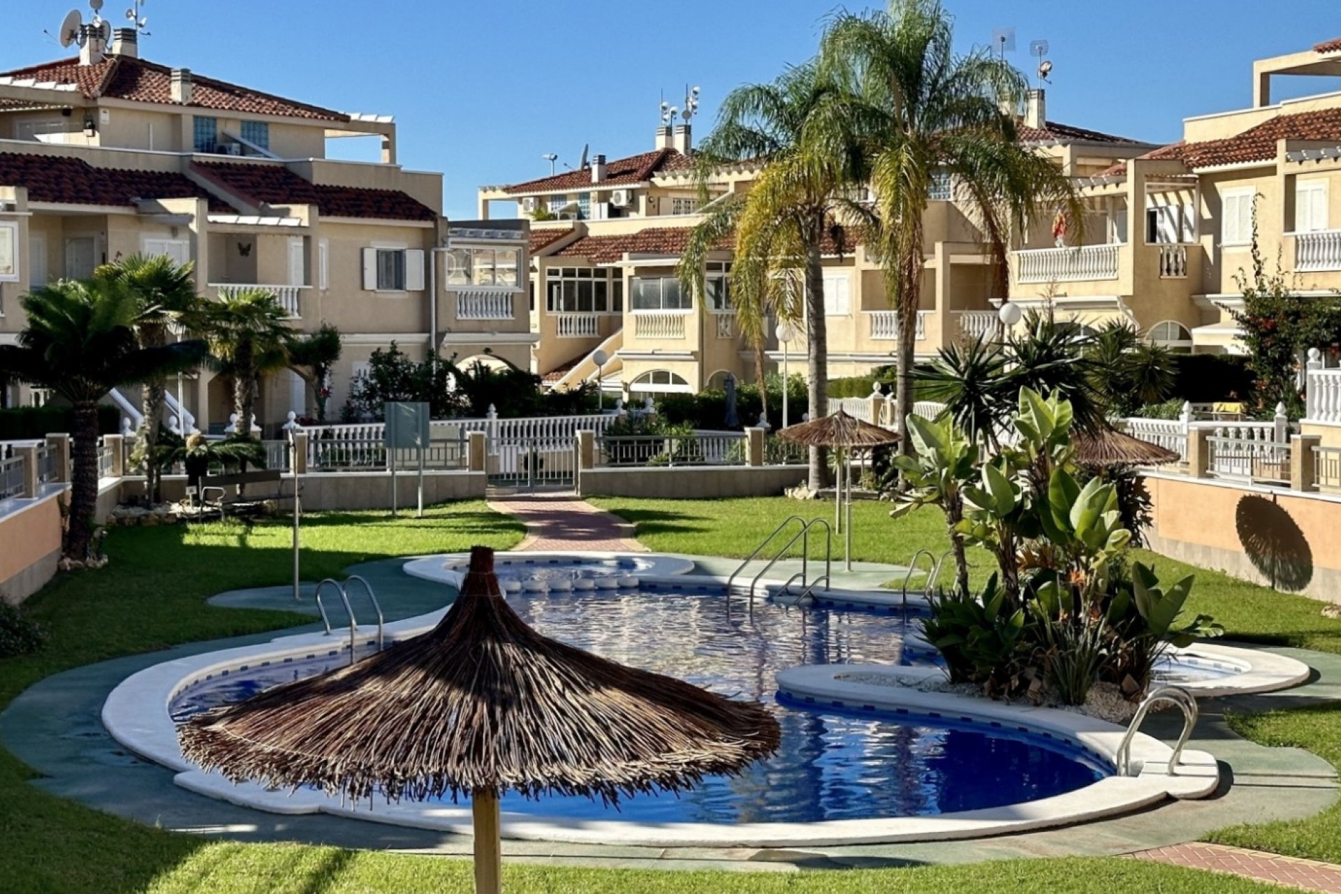 Reventa - Adosado -
Orihuela Costa - Playa Flamenca