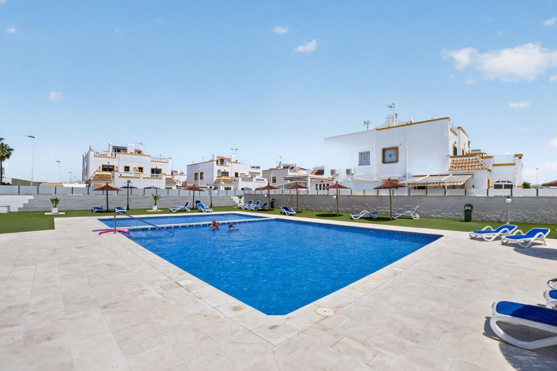 Reventa - Adosado -
Torrevieja - Jardin Del Mar