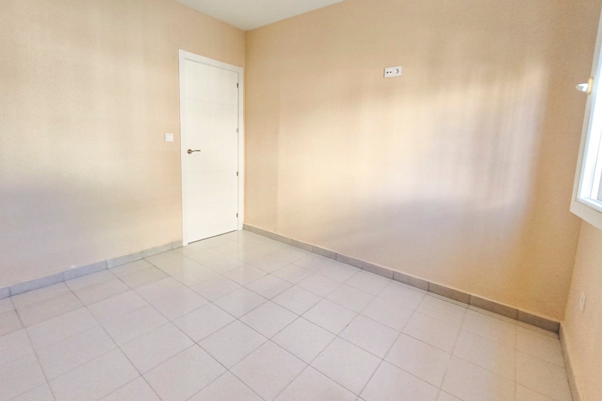 Reventa - Adosado -
Torrevieja - Lago Jardin