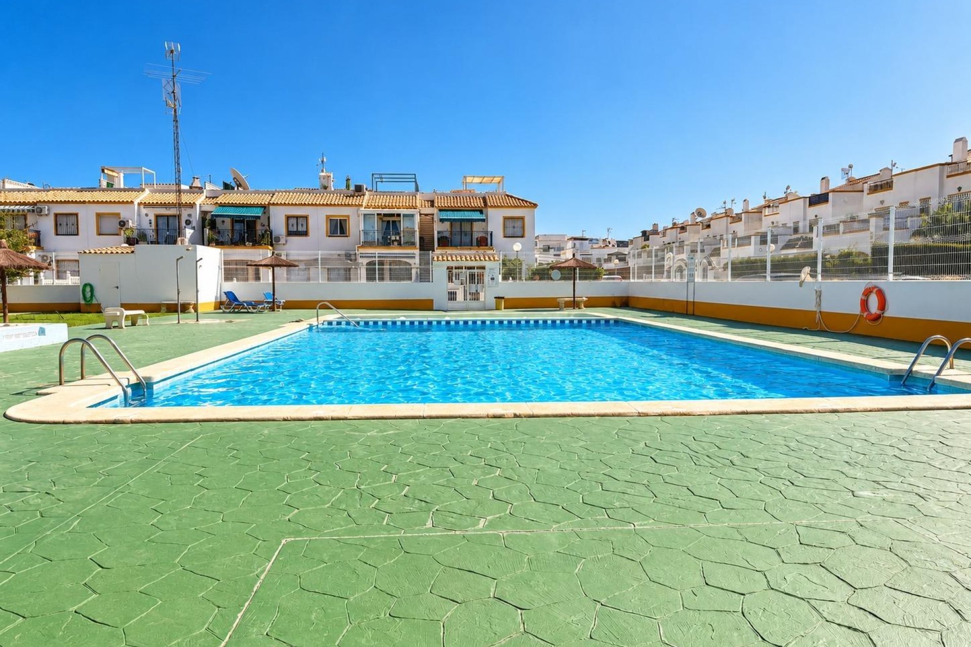 Reventa - Adosado -
Torrevieja - Torretas -La Siesta - El Limonar