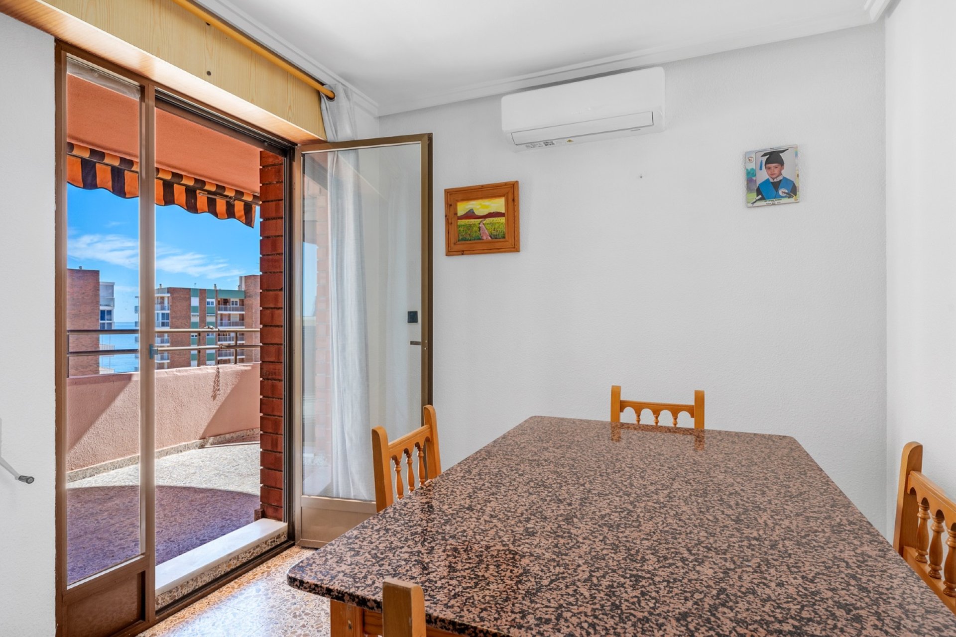 Reventa - Apartamento / piso -
Arenales del Sol - Arenales del Sol - Town