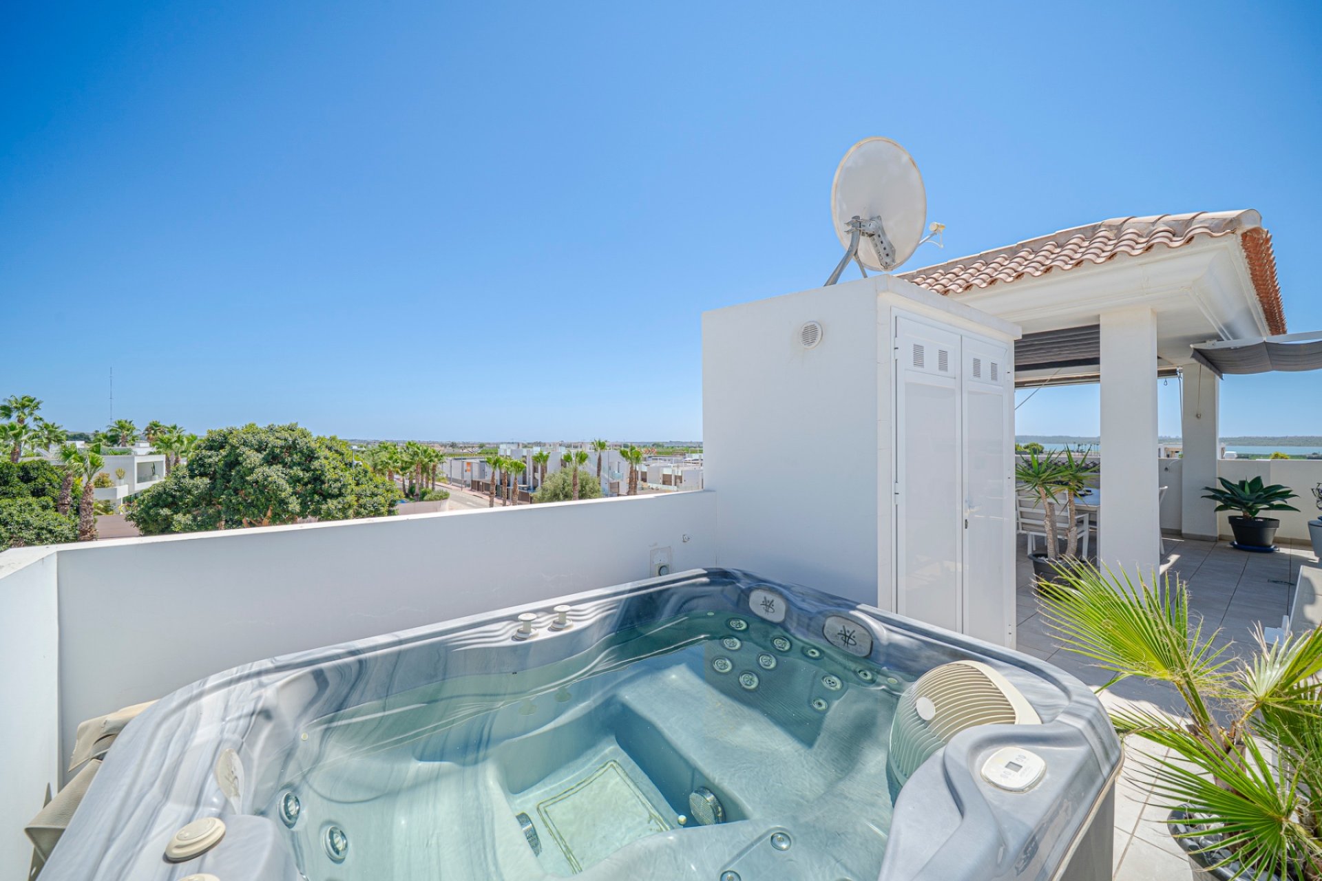 Reventa - Apartamento / piso -
Ciudad Quesada - La Laguna