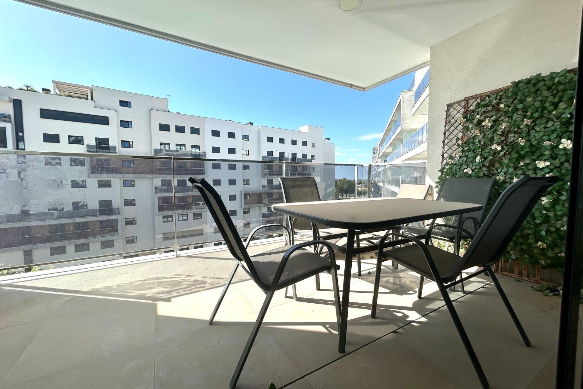 Reventa - Apartamento / piso -
Dehesa de campoamor - Campoamor