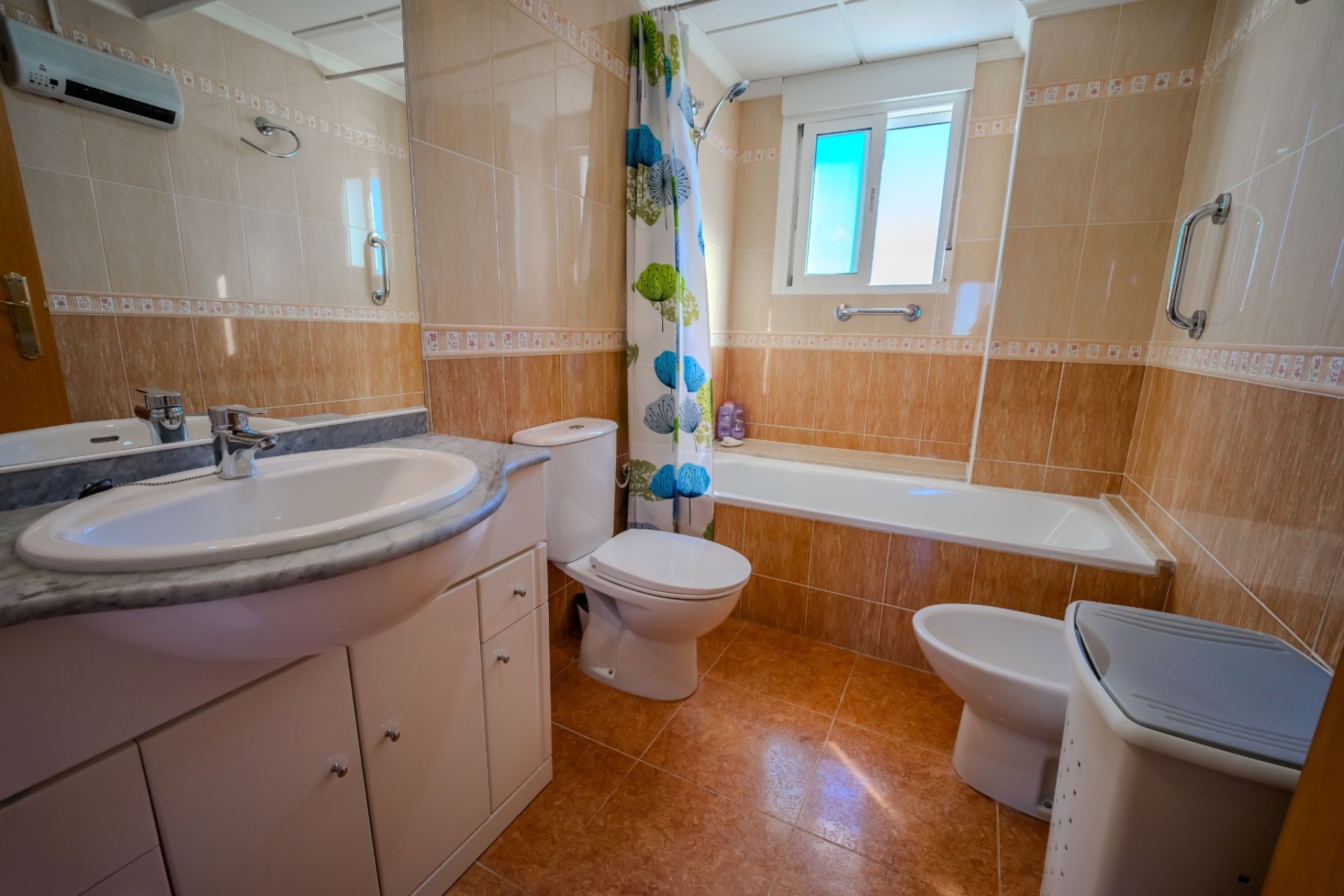 Reventa - Apartamento / piso -
Guardamar del Segura - El Eden