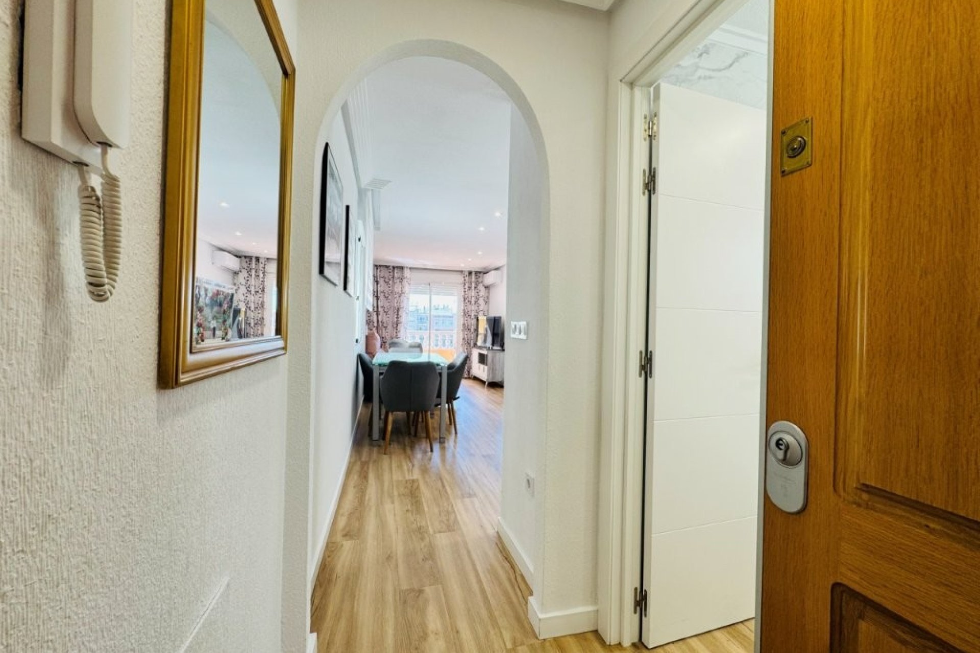 Reventa - Apartamento / piso -
Guardamar del Segura - Pueblo