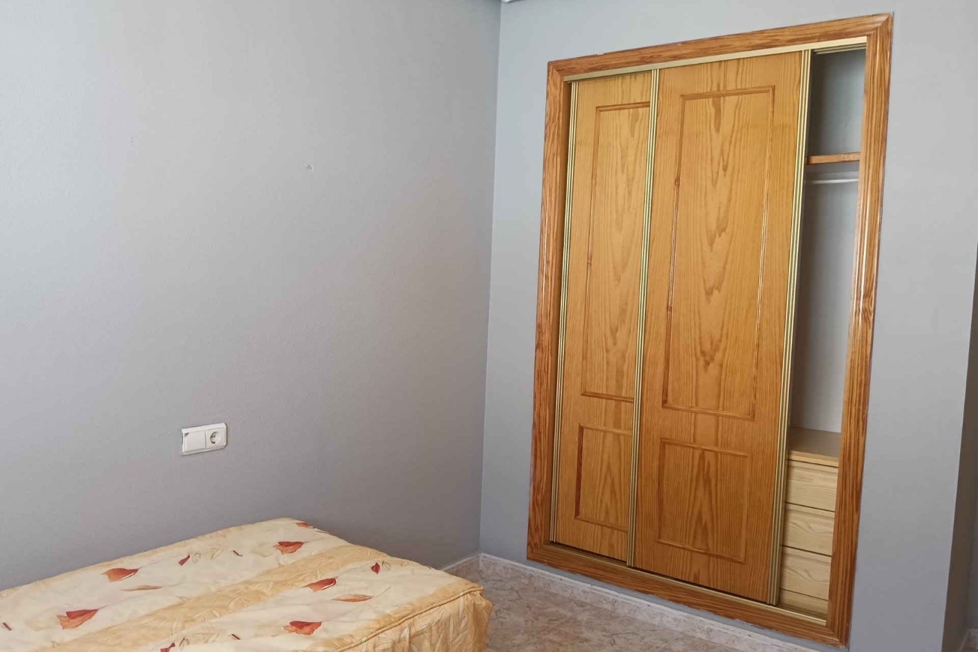 Reventa - Apartamento / piso -
Los Montesinos - Centro