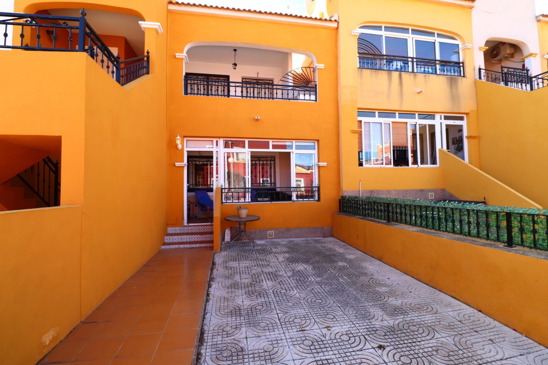Reventa - Apartamento / piso -
Los Montesinos - La Herrada
