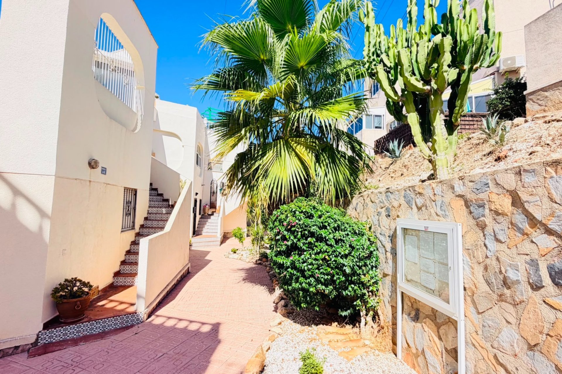 Reventa - Apartamento / piso -
San Miguel de Salinas - Las Comunicaciones