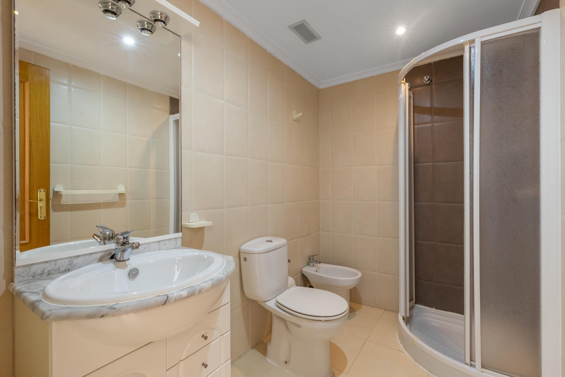 Reventa - Apartamento / piso -
Torrevieja - Estacion de autobuses