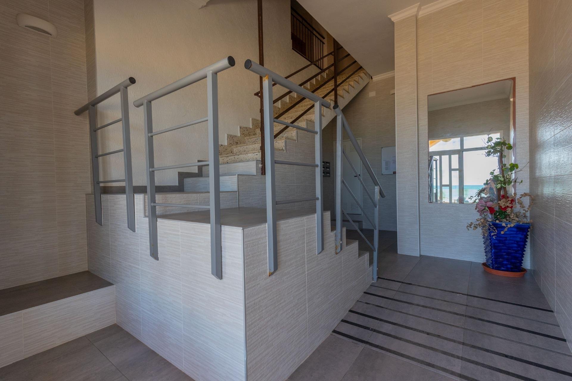 Reventa - Apartamento / piso -
Torrevieja - La Mata