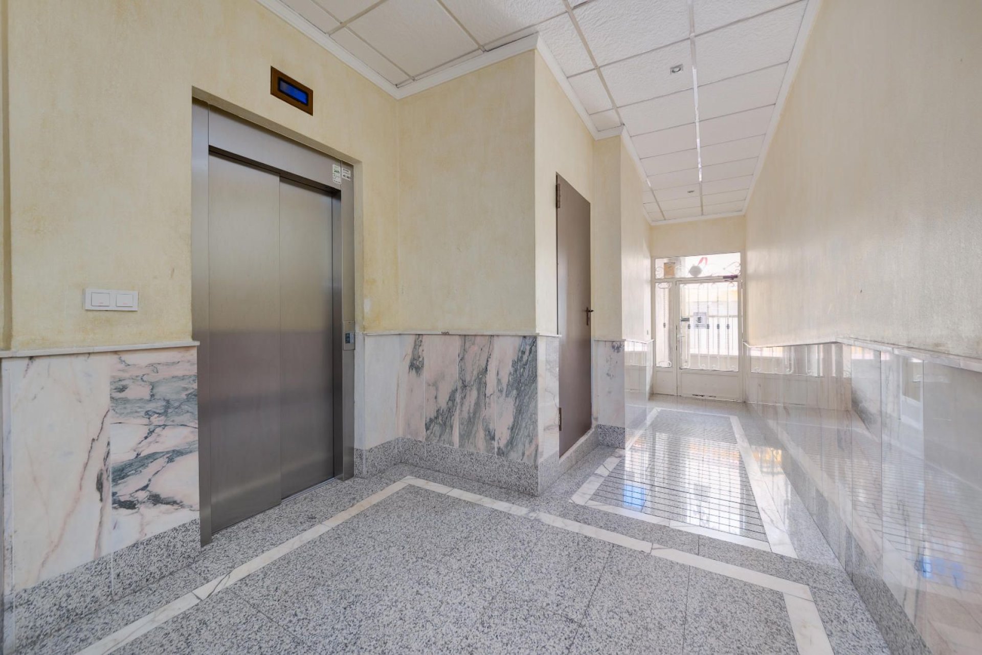 Reventa - Apartamento / piso -
Torrevieja - Paseo maritimo