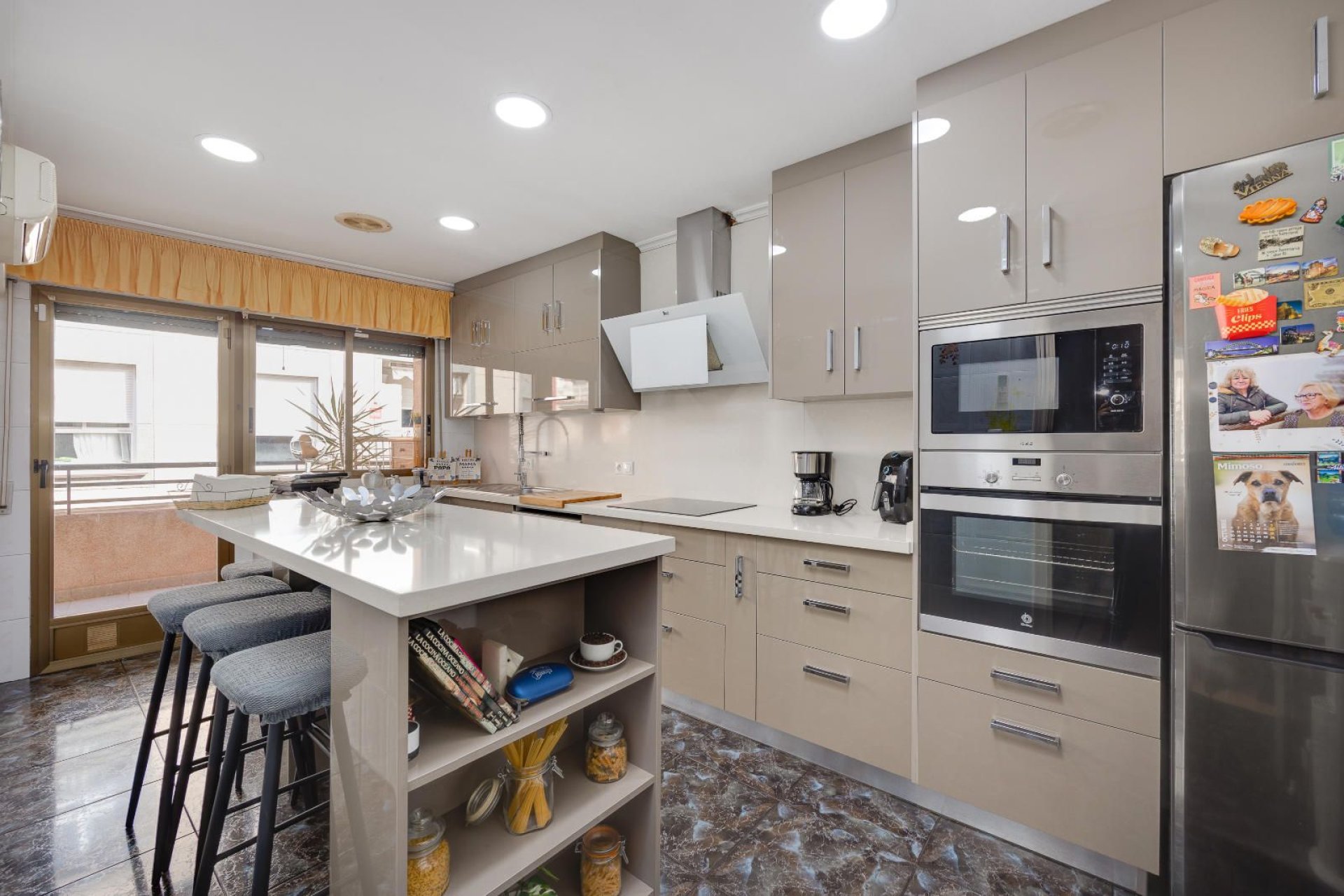 Reventa - Apartamento / piso -
Torrevieja - Paseo maritimo