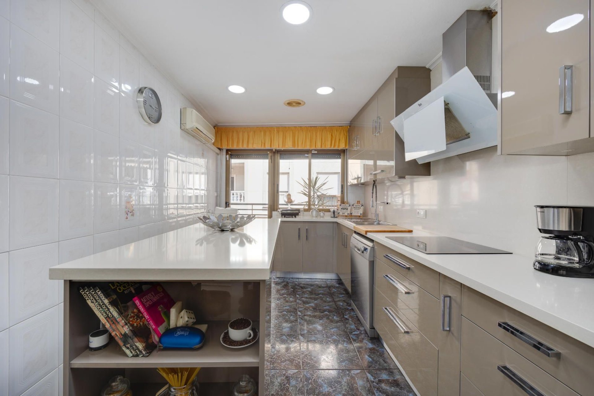 Reventa - Apartamento / piso -
Torrevieja - Paseo maritimo