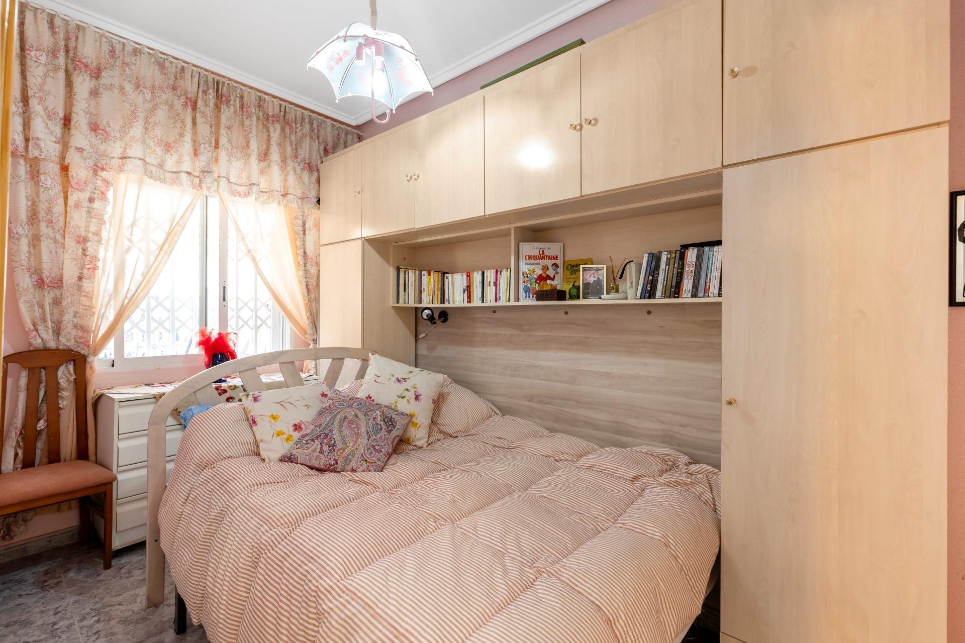 Reventa - Apartamento / piso -
Torrevieja - Paseo maritimo