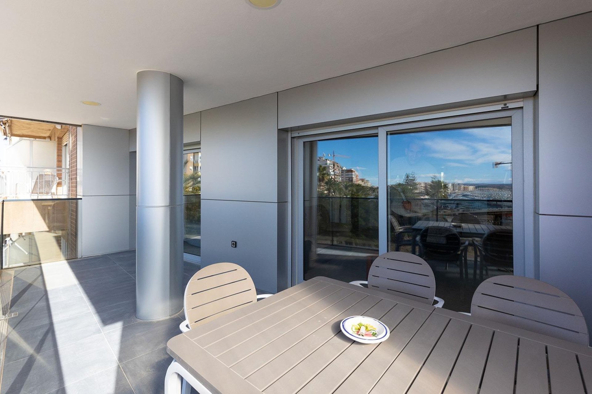 Reventa - Apartamento / piso -
Torrevieja - Paseo maritimo