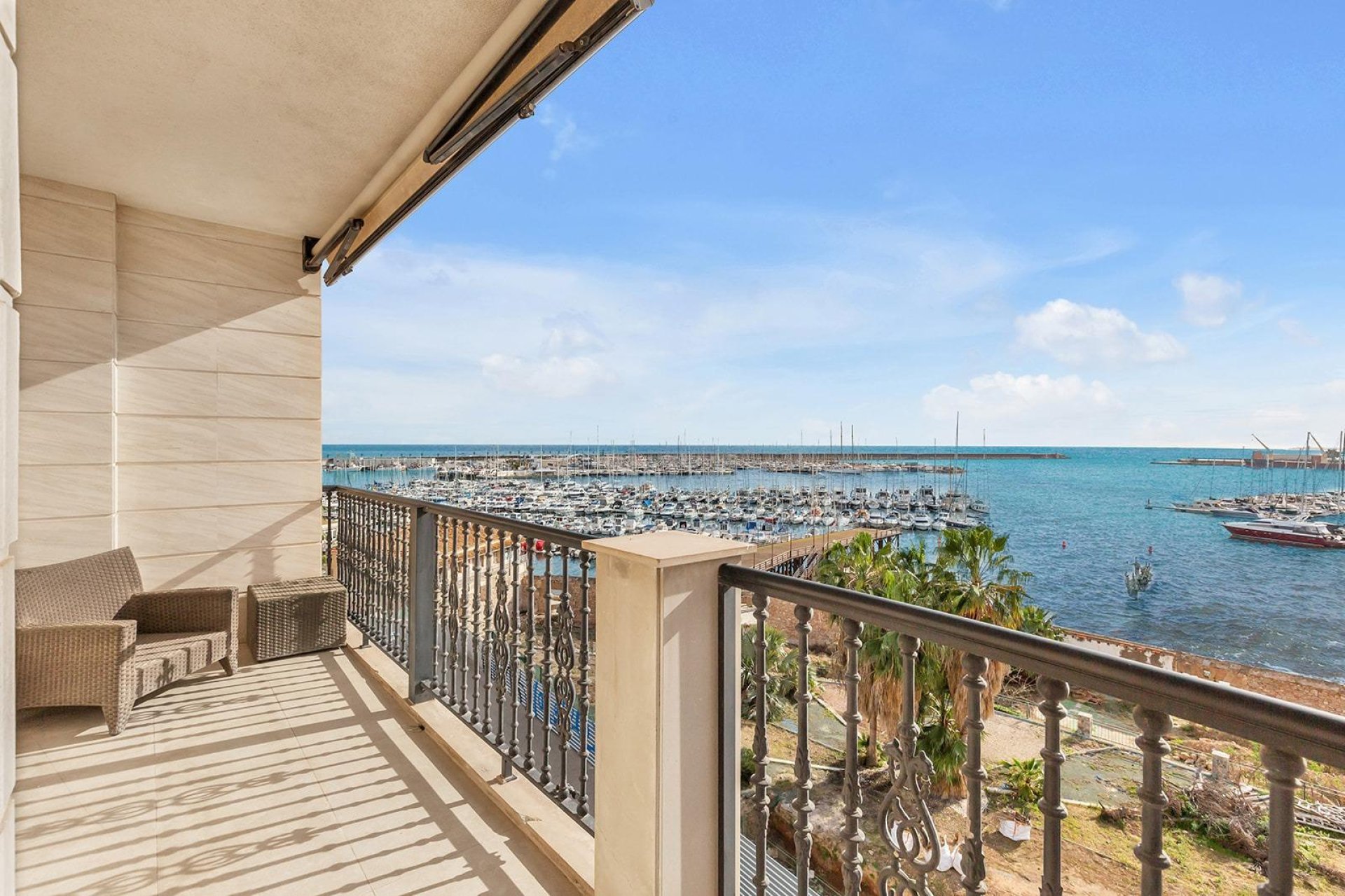 Reventa - Apartamento / piso -
Torrevieja - Paseo maritimo