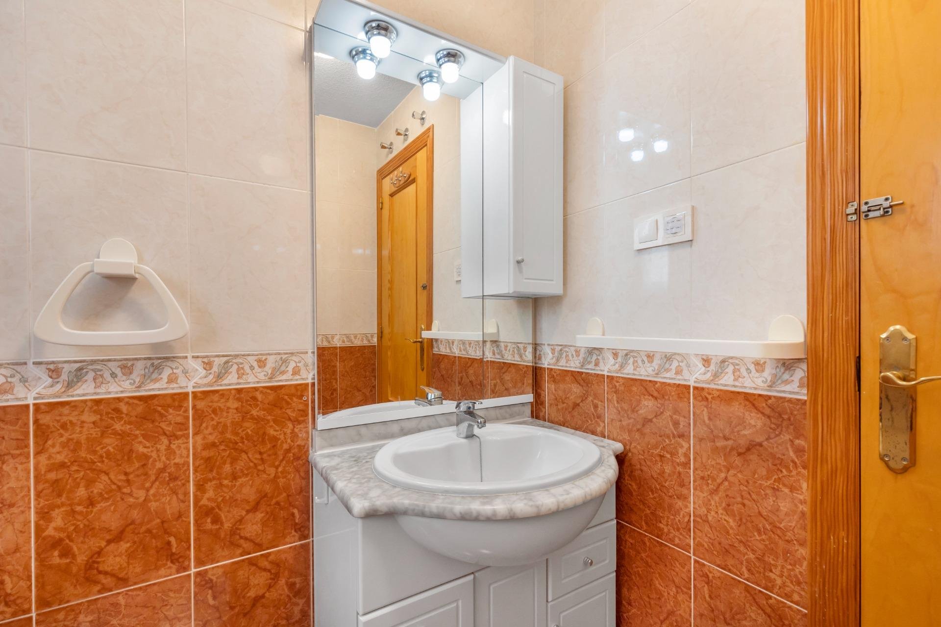 Reventa - Apartamento / piso -
Torrevieja - Paseo maritimo