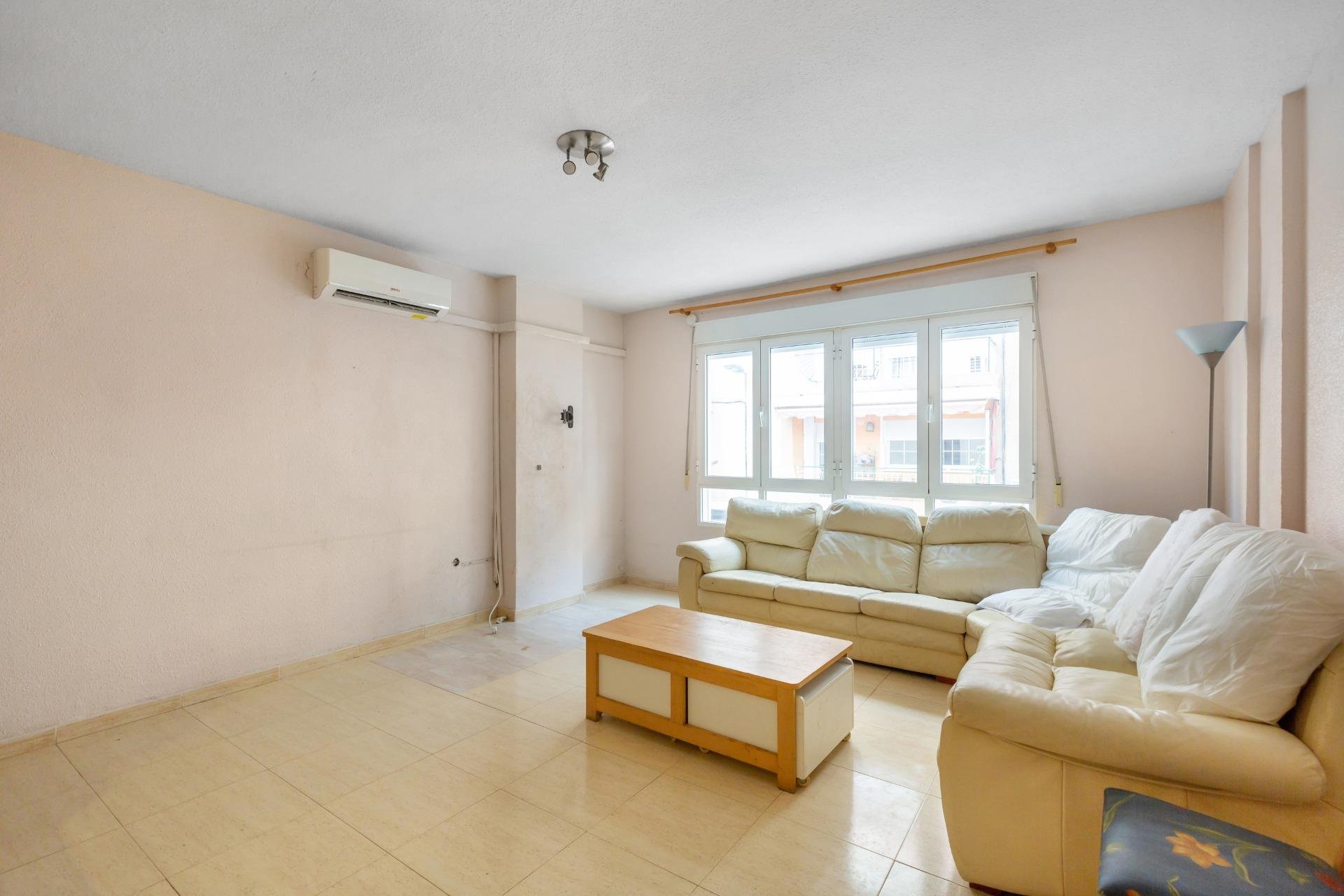 Reventa - Apartamento / piso -
Torrevieja - Paseo maritimo