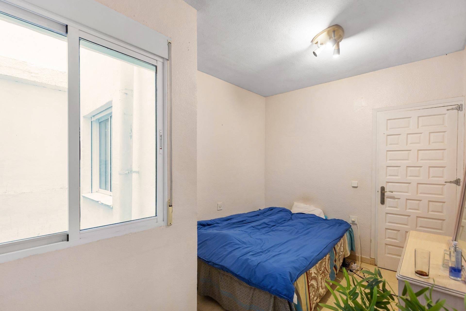 Reventa - Apartamento / piso -
Torrevieja - Paseo maritimo