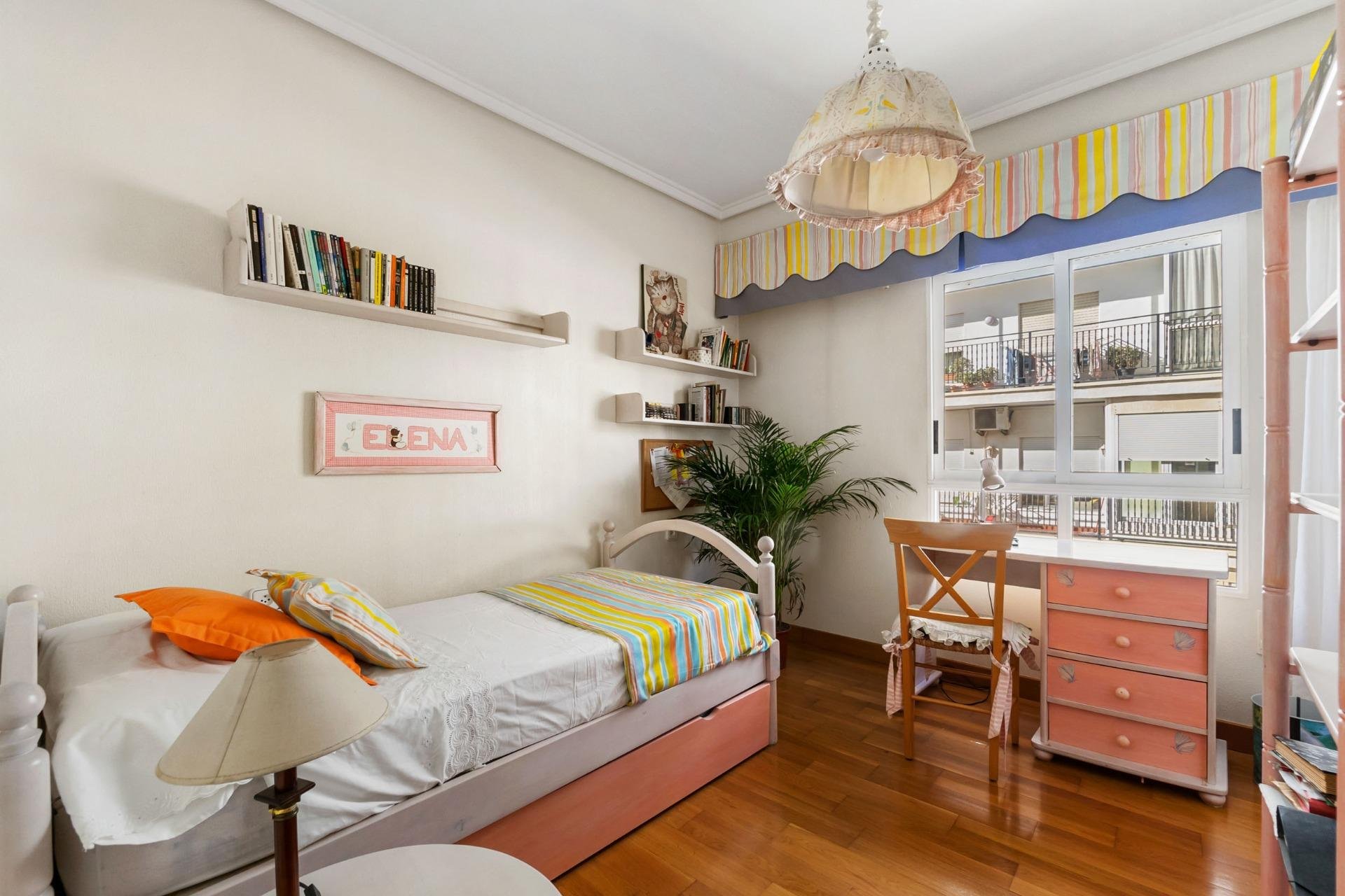 Reventa - Apartamento / piso -
Torrevieja - Paseo maritimo