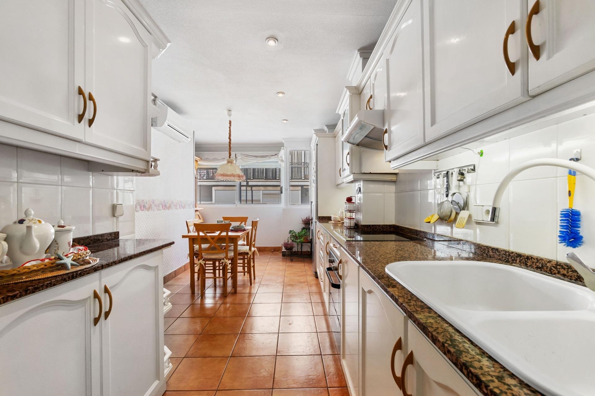 Reventa - Apartamento / piso -
Torrevieja - Paseo maritimo