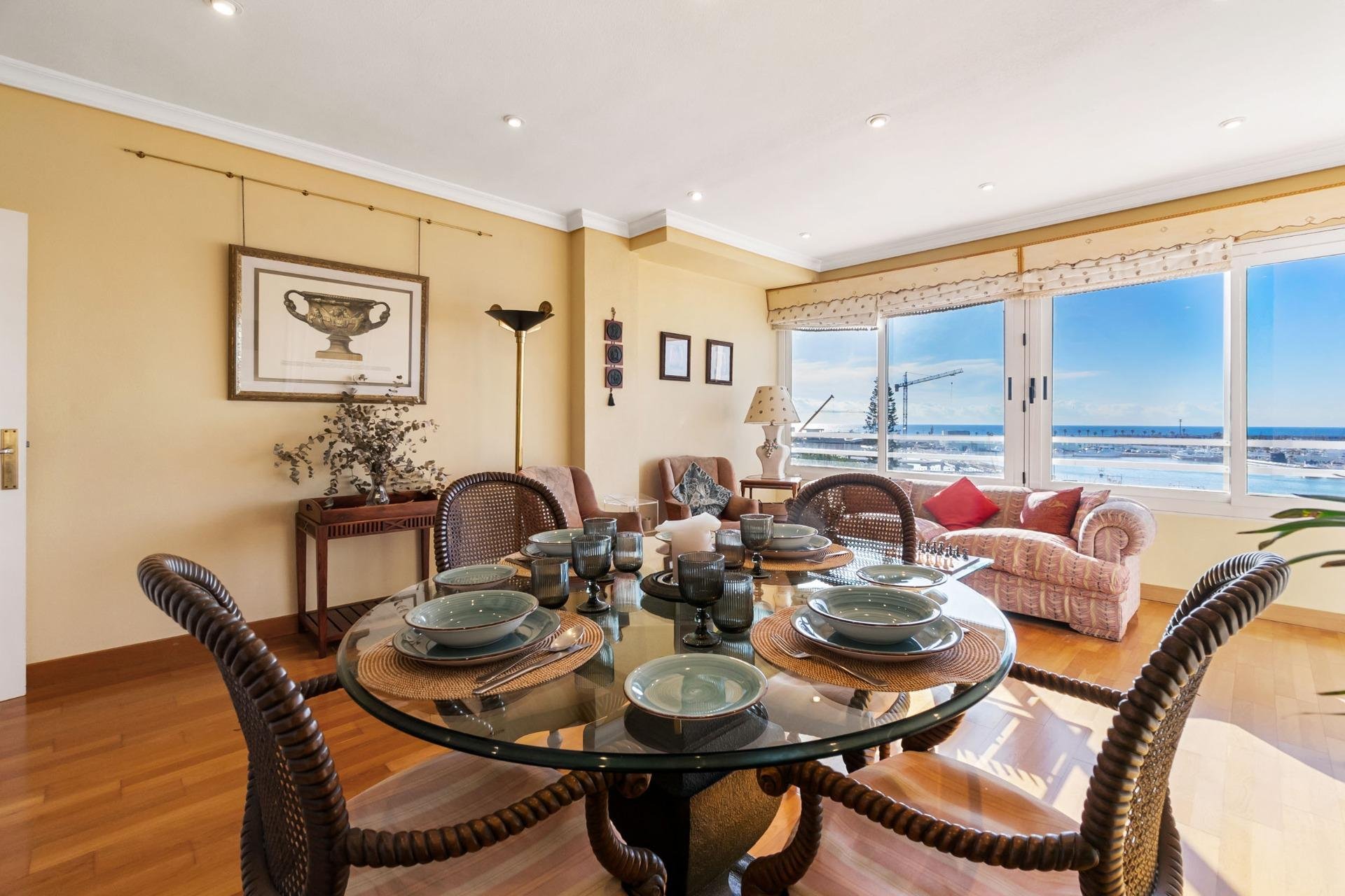 Reventa - Apartamento / piso -
Torrevieja - Paseo maritimo