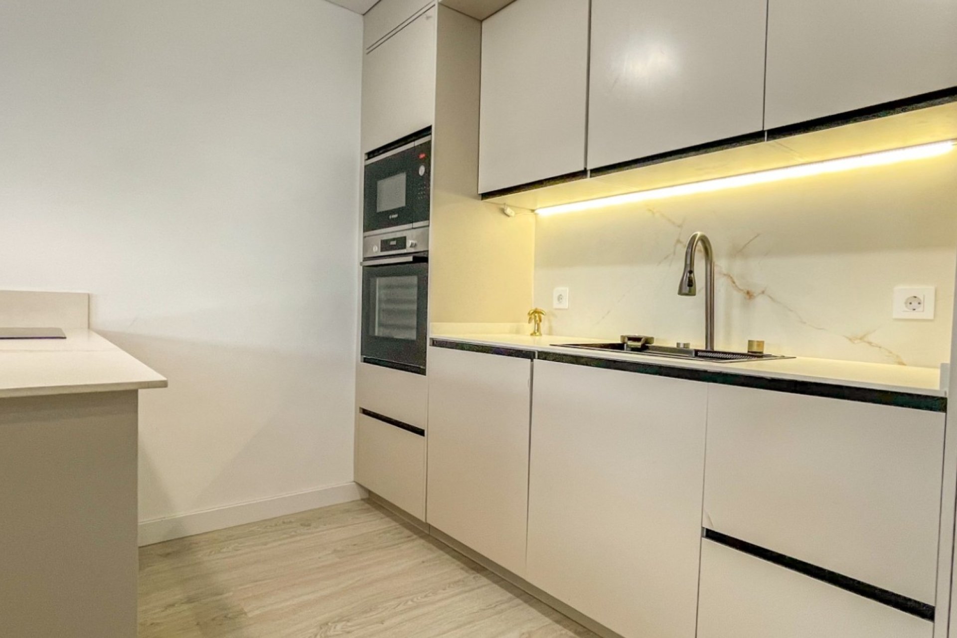 Reventa - Apartamento / piso -
Torrevieja - Playa Acequion