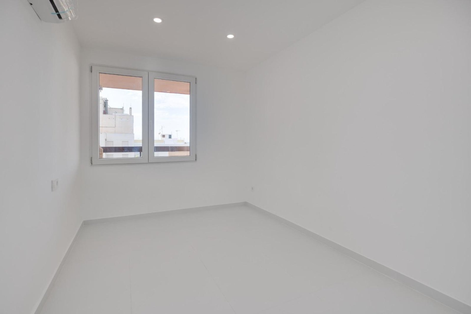 Reventa - Apartamento / piso -
Torrevieja - Playa de los Naufragos