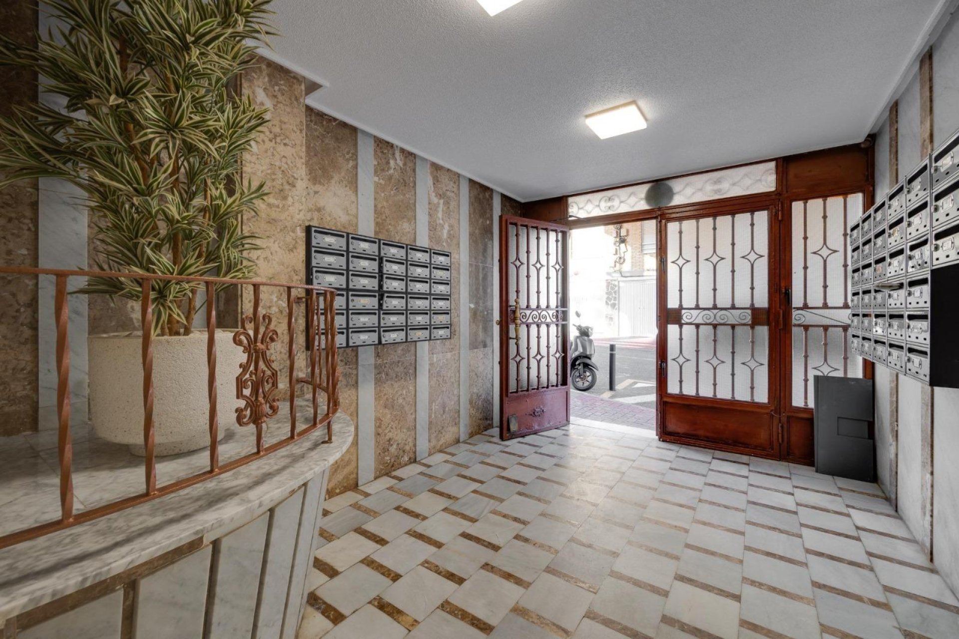 Reventa - Apartamento / piso -
Torrevieja - Playa de los Naufragos