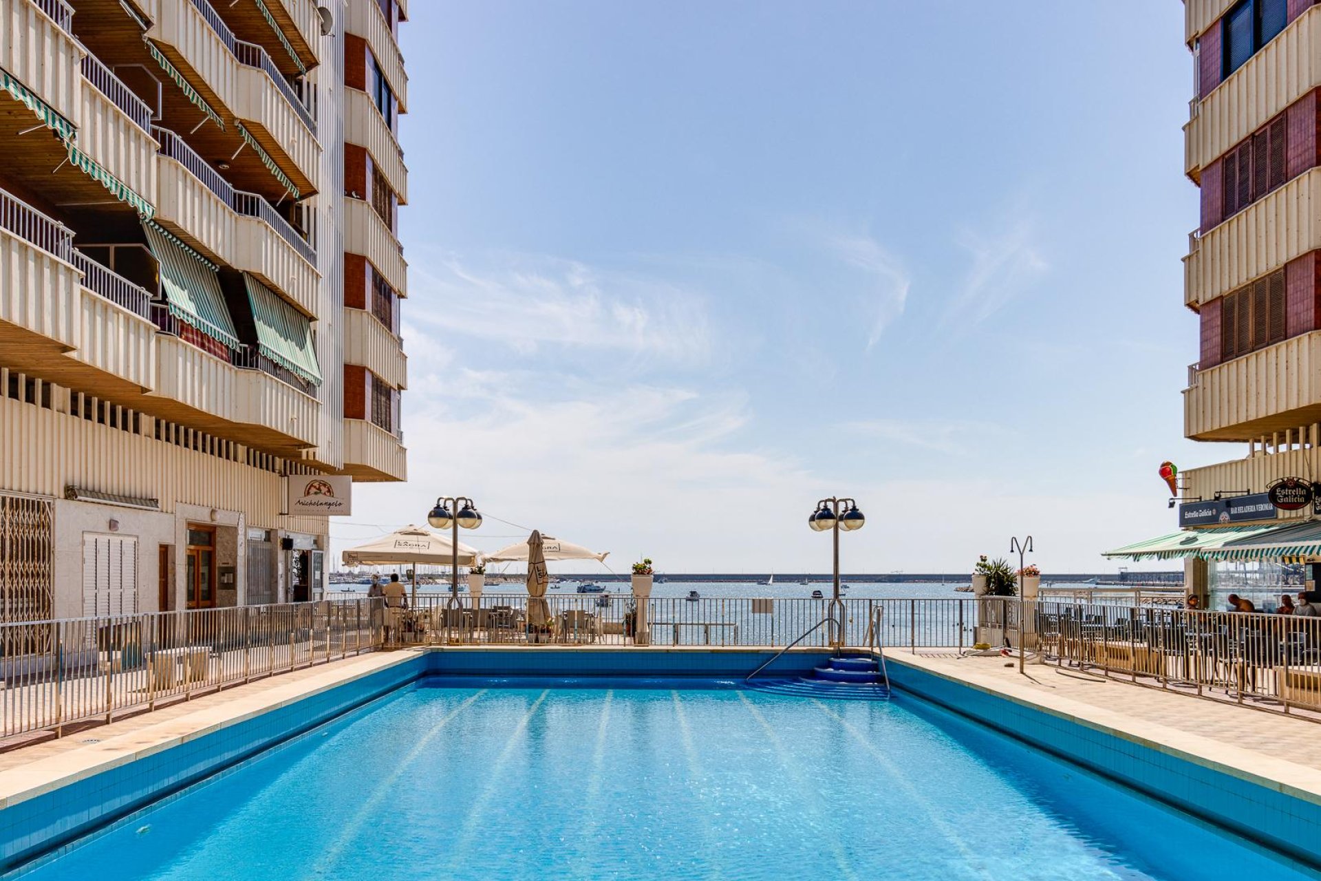 Reventa - Apartamento / piso -
Torrevieja - Playa del Acequión