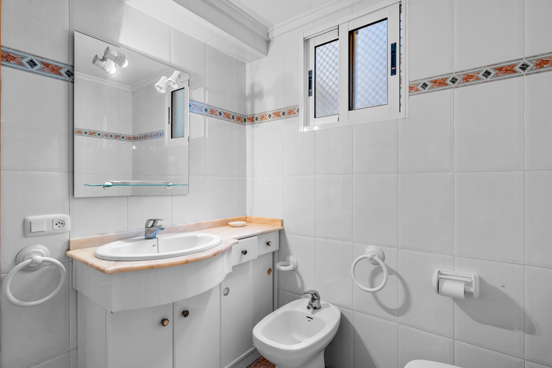 Reventa - Apartamento / piso -
Torrevieja - Playa Del Cura