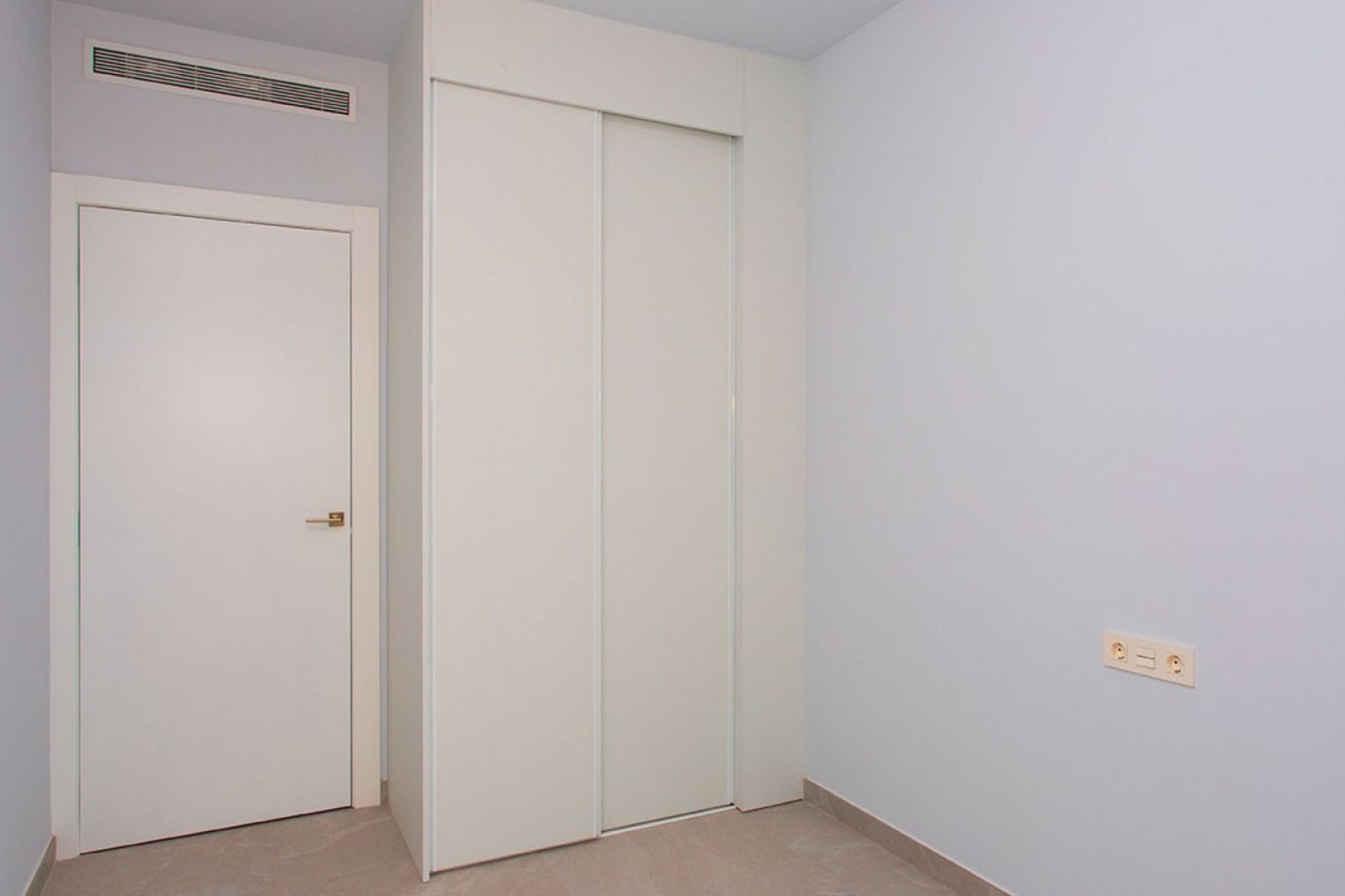 Reventa - Apartamento / piso -
Torrevieja - Playa Del Cura