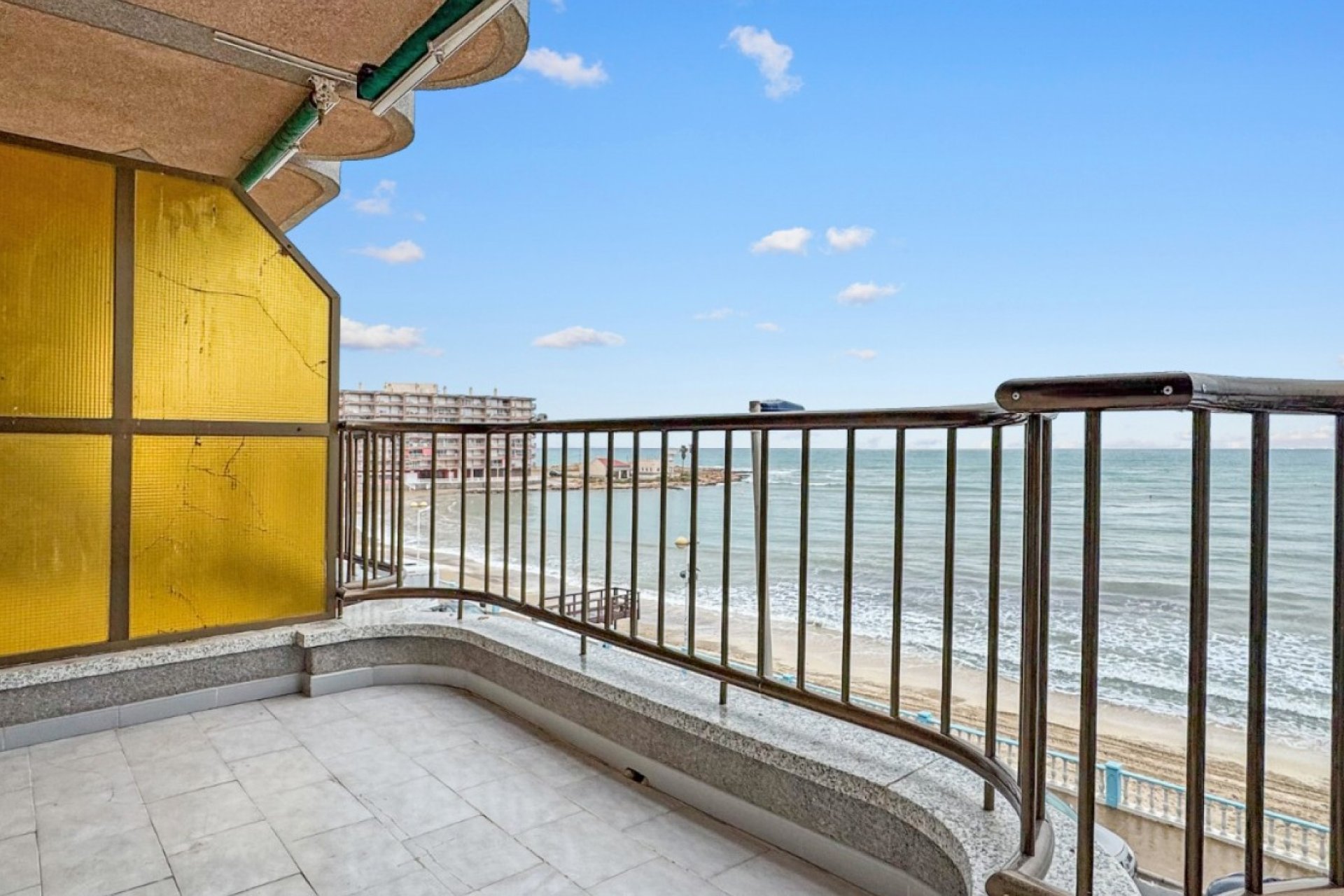 Reventa - Apartamento / piso -
Torrevieja - Playa Los Locos