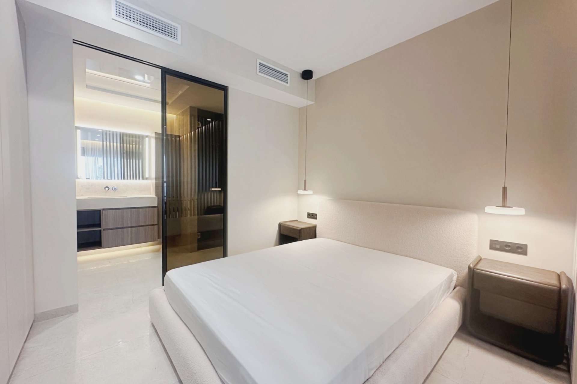Reventa - Apartamento / piso -
Torrevieja - Playa Los Locos
